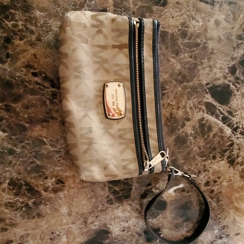 Michael Kors wristlet